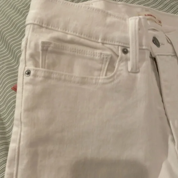 Levi’s 711 Slimming Skinny Jeans - Picture 7 of 8